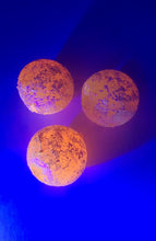 Load image into Gallery viewer, Moon Glow - Mottled (Glow-in-the-dark - UV)
